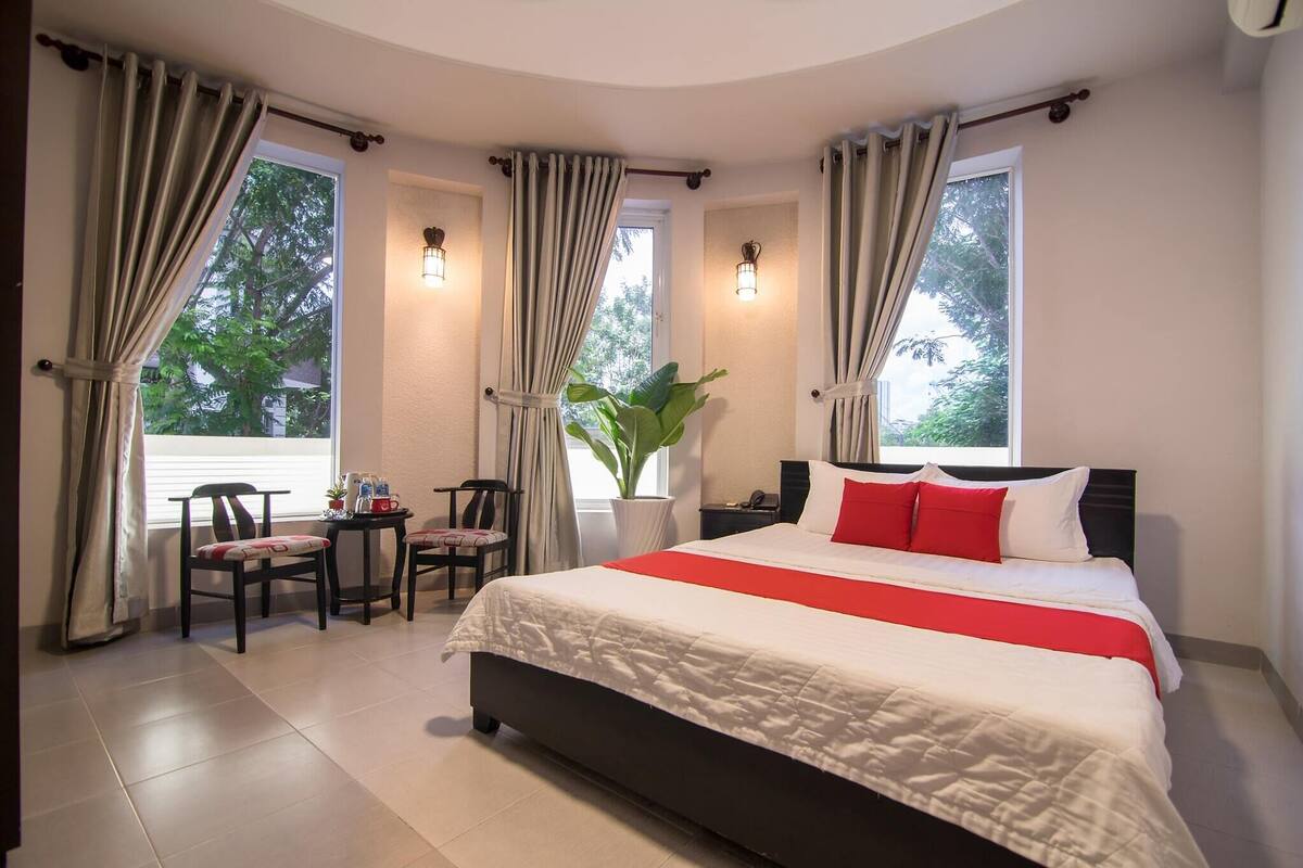 Suite | Desk, free WiFi