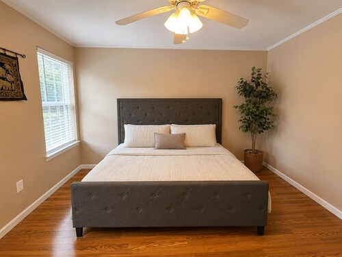 Cozy studio apartment near Mount Vernon with resort style yard