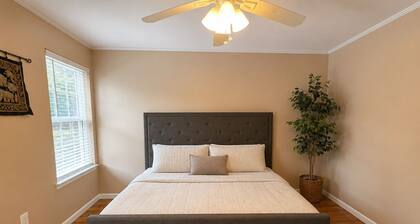 Cozy studio apartment near Mount Vernon with resort style yard