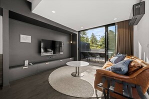 TV - Stylish Studio w/ Generous Balcony, AC & Parking! (Braddon)