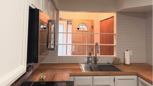 Private kitchen - 2-bedroom/2bath condo near downtown Spokane (Spokane)