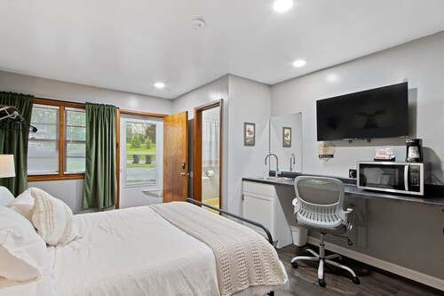 Room 3, Kozy Rest Motel