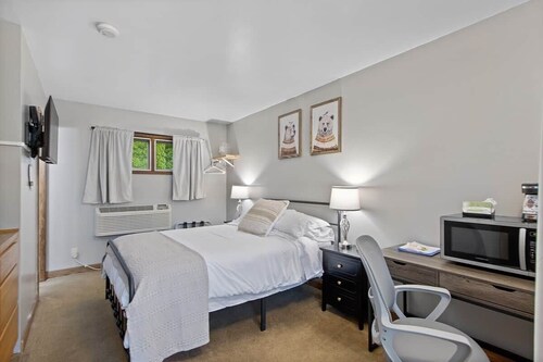 Room 5, Kozy Rest Motel