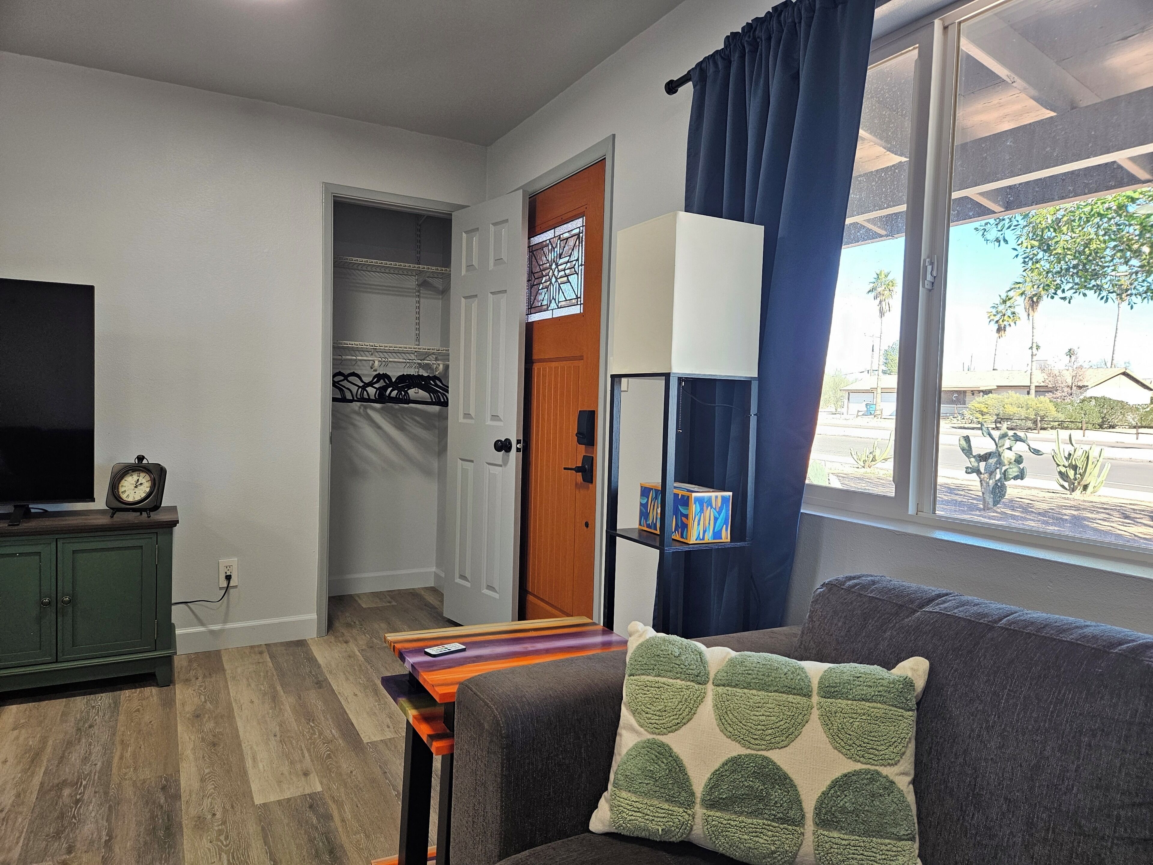 Sleeps 10+  Large Yard  Mountain Views  Pet Friendly  Quiet Neighborhood - Apache Junction, AZ