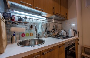 Private kitchen - Hyacinth House: Your Quiet Sanctuary in the Heart of Tbilisi (T'bilisi)