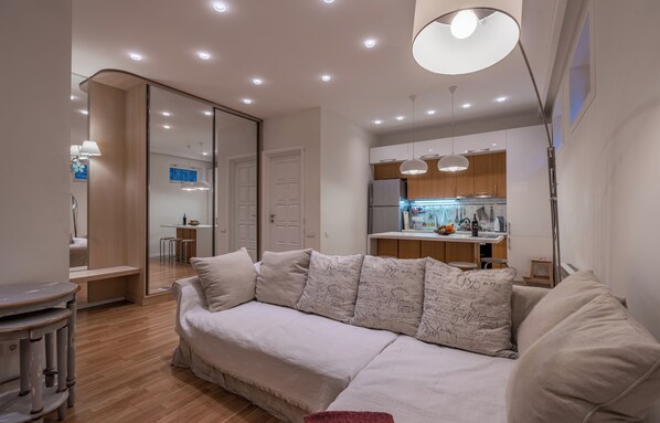 Living area - Hyacinth House: Your Quiet Sanctuary in the Heart of Tbilisi (T'bilisi)