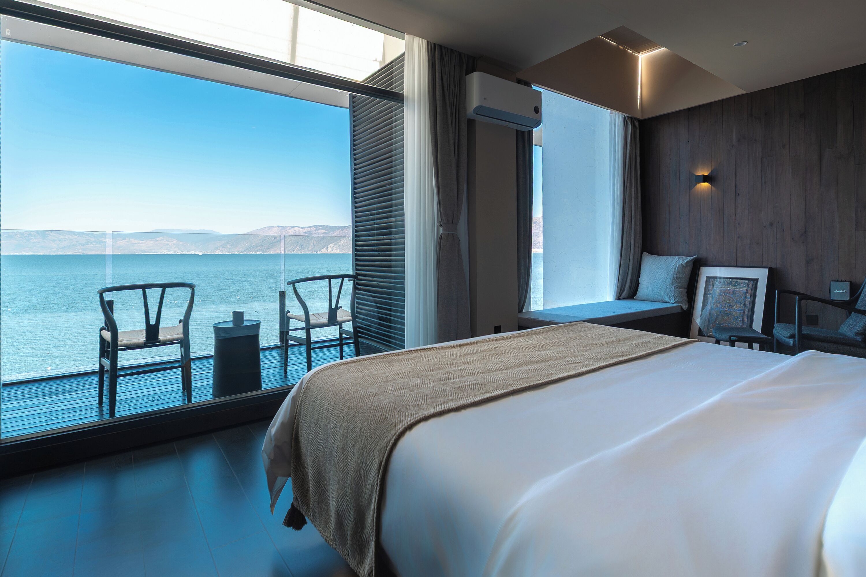 Down duvets, minibar, desk, blackout curtains