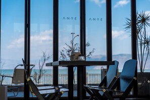 Outdoor dining - Anye Seaview Hotel Dali (Dalishi)