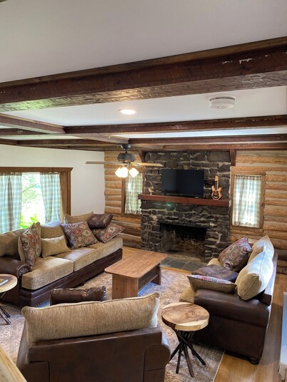 Fully Restored 3-bedroom log cabin in Tupper Lake perfect for relaxing stays.