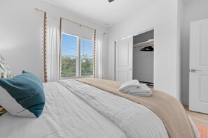 4 Schlafzimmer, Schreibtisch, Bügeleisen/Bügelbrett, kostenloses WLAN