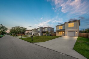 A residential street with houses, a driveway, and a mailbox. - NEW! Walk to Beach, Pool, Arcade, King Beds, Lux (St. Augustine)