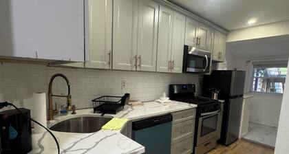 Private garden room, king-size bed, 7m to subway, 20m to Manhattan