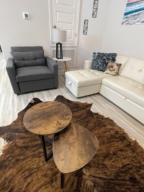 Living area - 2 min to pool, 5 to beach. Peaceful apartment with AC at Windmark beach resort (Port St. Joe)