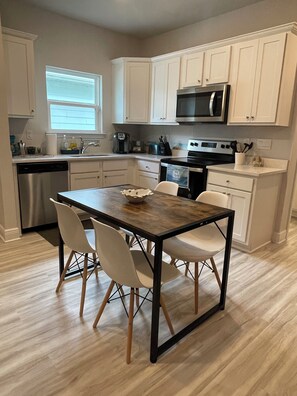 Private kitchen - 2 min to pool, 5 to beach. Peaceful apartment with AC at Windmark beach resort (Port St. Joe)