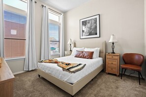 3 bedrooms, iron/ironing board, free WiFi, bed sheets - Southwest Gem near Fort Bliss, Painted Dunes Golf Course, North Hills Shopping (El Paso)