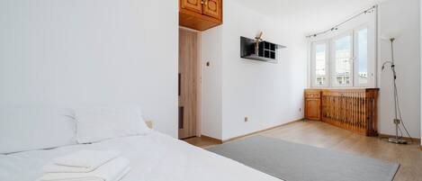 Iron/ironing board, WiFi, bed sheets