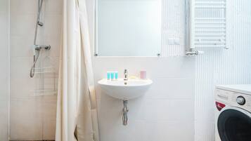 Ducha, secador de pelo, toallas