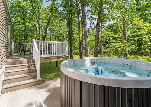 Expansive Sports Fields, Trails & Hot Tubs Retreat