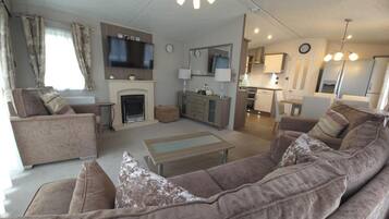 TV, fireplace