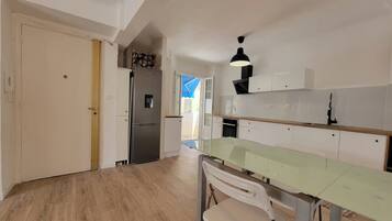 Fridge, oven, stovetop