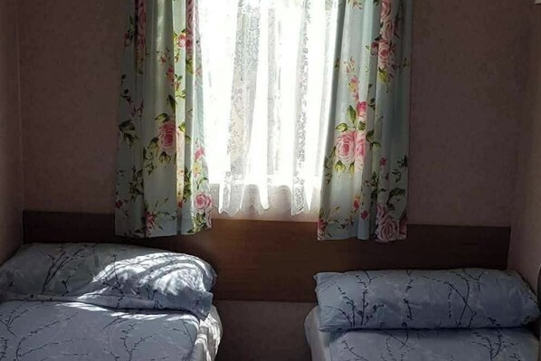 3 bedrooms, bed sheets