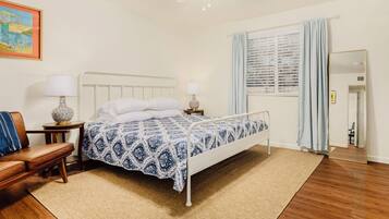 3 bedrooms, iron/ironing board, WiFi, bed sheets