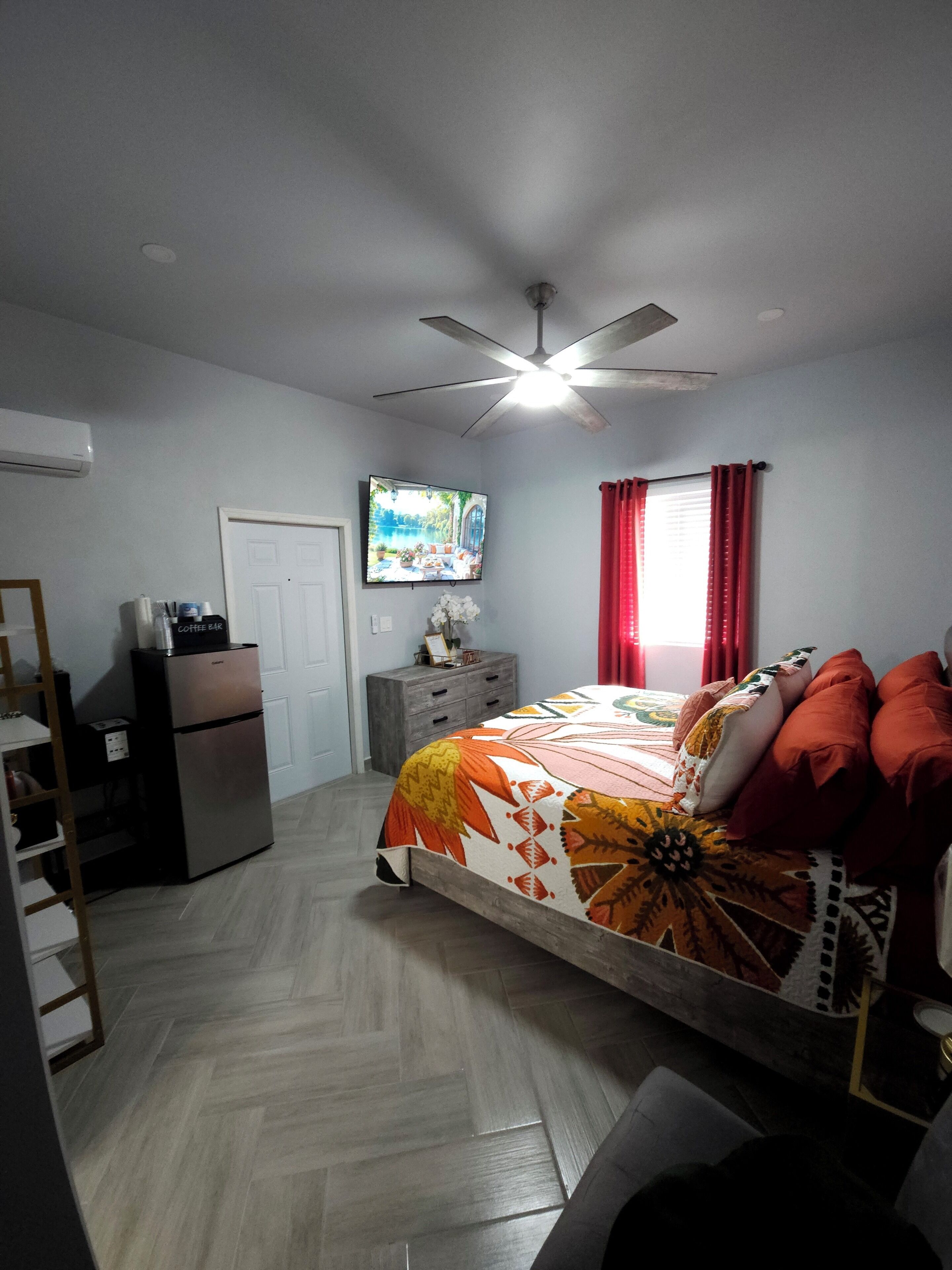 Iron/ironing board, WiFi, bed sheets