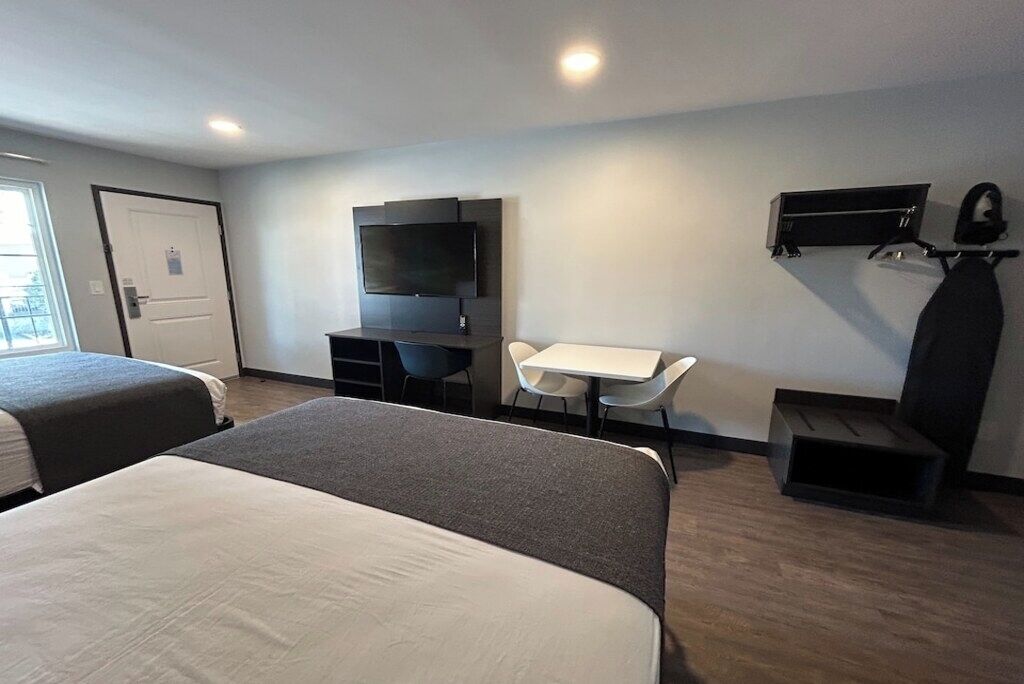 Iron/ironing board, WiFi (free), bed sheets