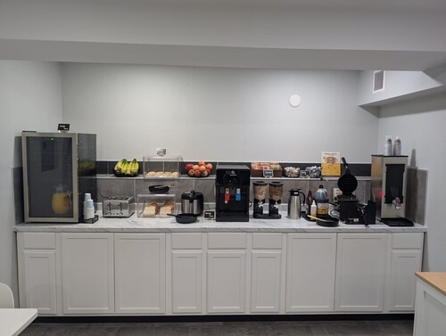 3 Convenient Rooms Great for Groups & Family Stays | Free Onsite Parking