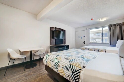 4 Clean Modern Rooms Ideal for Exploring Wyoming’s Scenic Sites | Free Breakfast
