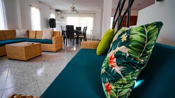 Cabin, 5 Bedrooms, Smoking, Private Pool | Living room
