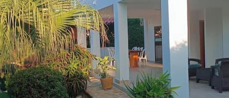 Huisje, 5 slaapkamers, roken, privézwembad | Terras