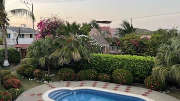 Kabin, 5 kamar tidur, Boleh Merokok, kolam renang pribadi | Taman