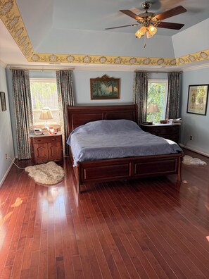 4 bedrooms, iron/ironing board, free WiFi, bed sheets - Luxury Furnished Home in Suburban DC, minutes from Dulles and Metro (Herndon)
