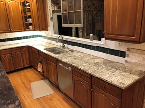 Private kitchen - Luxury Furnished Home in Suburban DC, minutes from Dulles and Metro (Herndon)