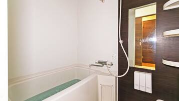 Bathroom | Separate tub and shower, free toiletries, hair dryer, towels