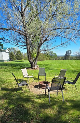The Green Canoe Guest House. Family Friendly. Pet Friendly. Country Living.