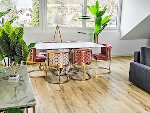 Dining - Luxus 80m² Dachgeschoss City Wohnung by Interhome (Munich)