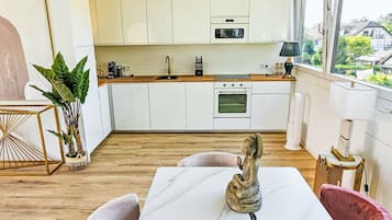 Kühlschrank, Mikrowelle, Ofen, Geschirrspüler