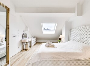 Bedroom - Luxus 80m² Dachgeschoss City Wohnung by Interhome (Munich)