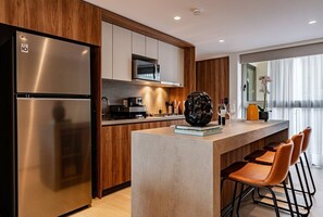 Coffee/tea maker, fridge, microwave, oven - Spacious Condesa Apartment Near Cafés & Parks (Mexico City)