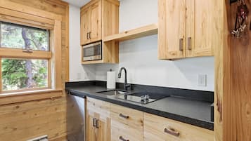 Microwave, coffee/tea maker, toaster