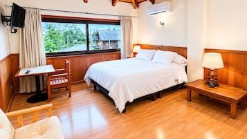 In-room safe, desk, free WiFi