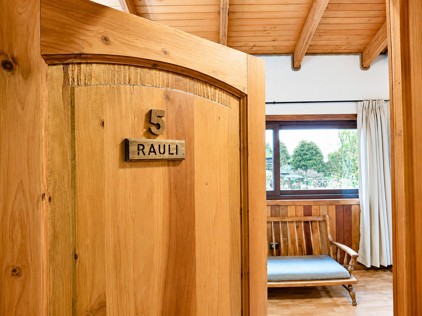 Classic-Dreibettzimmer, Seeblick | Innenbereich