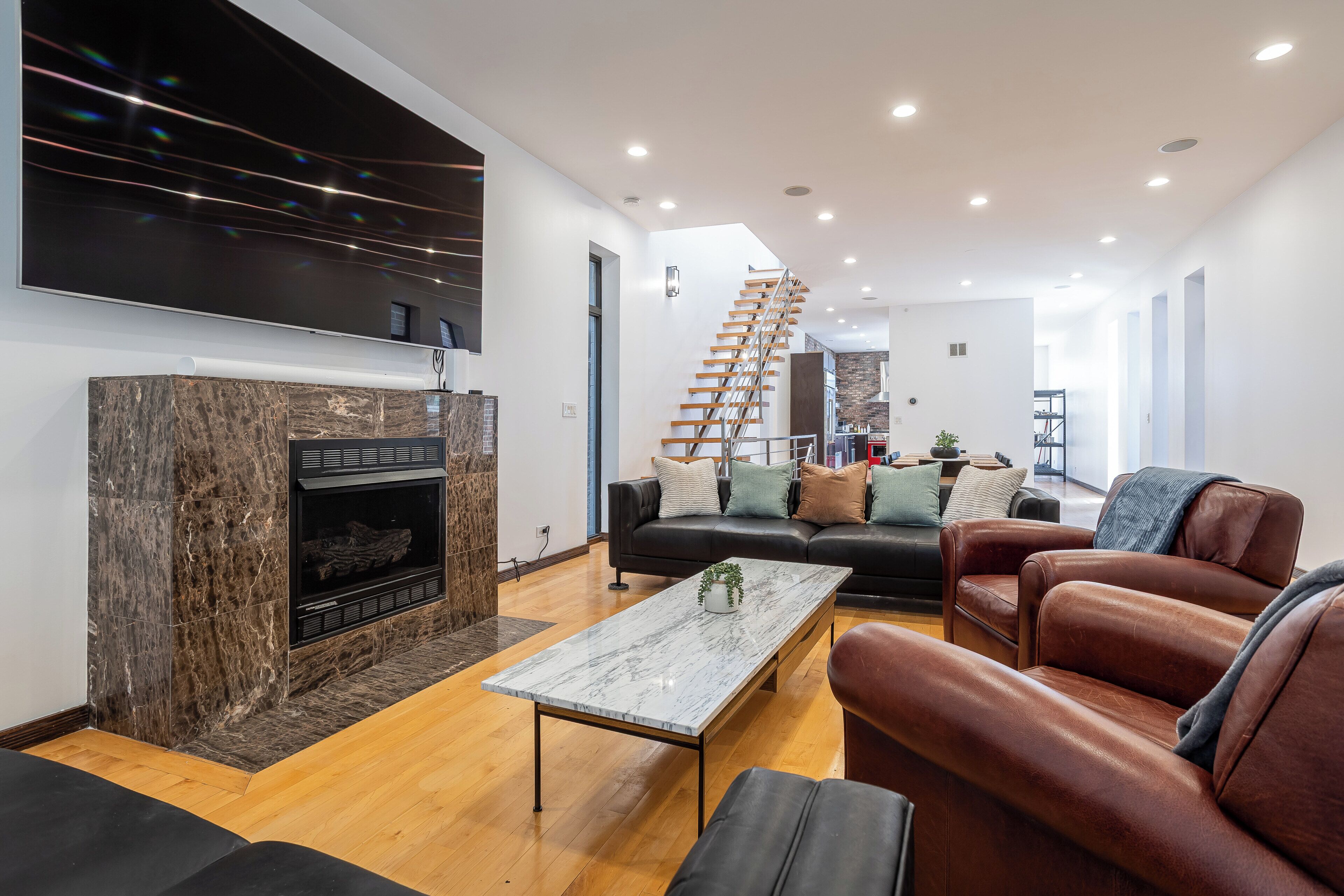 Grand 5,500 Sq Ft Pilsen Home, 5br, Sleeps 11, Near Downtown - Burbank, IL