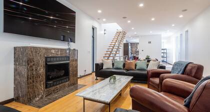 Luxe 5BR Pilsen Home, Chef's Kitchen, Sleeps 12