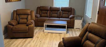 Charming recently renovated house with AC, WiFi, in The Ashtabula Harbor