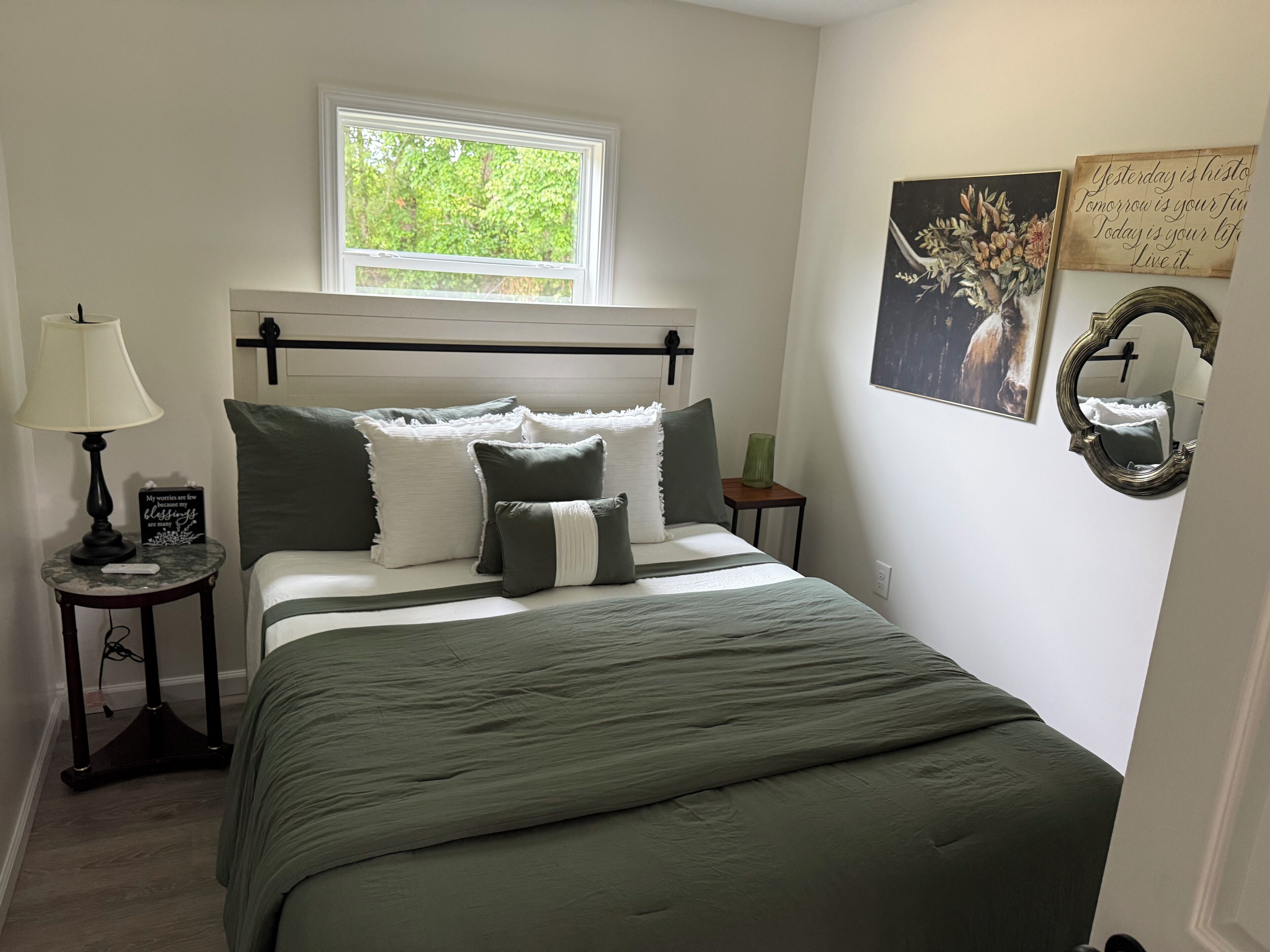 2 bedrooms, iron/ironing board, WiFi, bed sheets