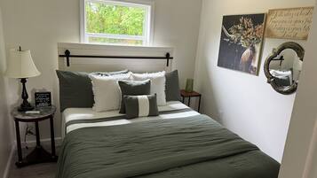 2 bedrooms, iron/ironing board, WiFi, bed sheets