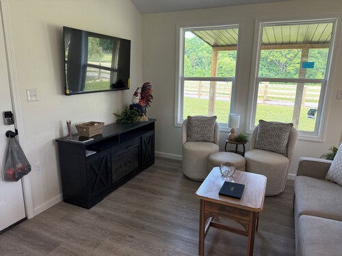 Charming Country Cabin Minutes from Laurel River Lake, It's relaxing, Peaceful. 